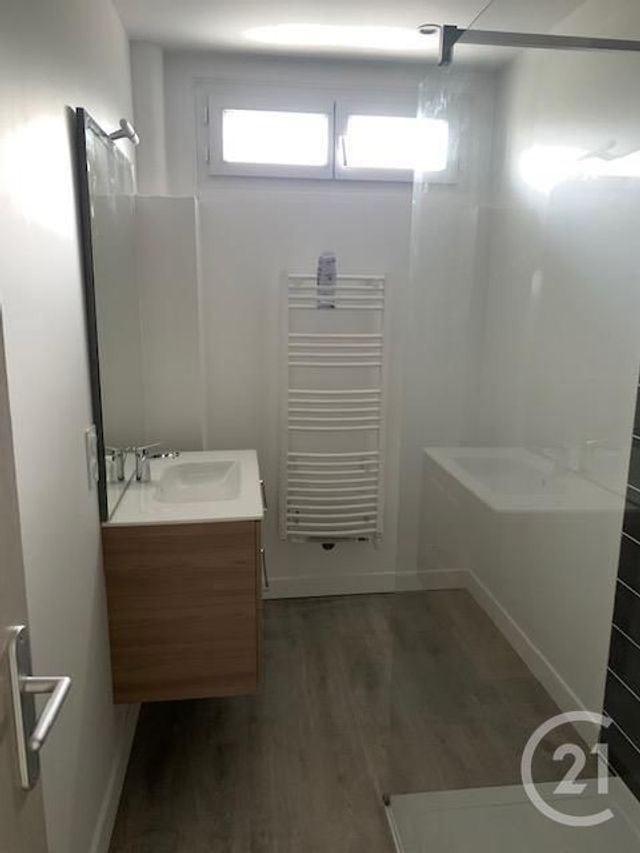 Appartement F5 à louer - 5 pièces - 108.0 m2 - LAROQUE D OLMES - 09 - MIDI-PYRENEES - Century 21 Immo Sud