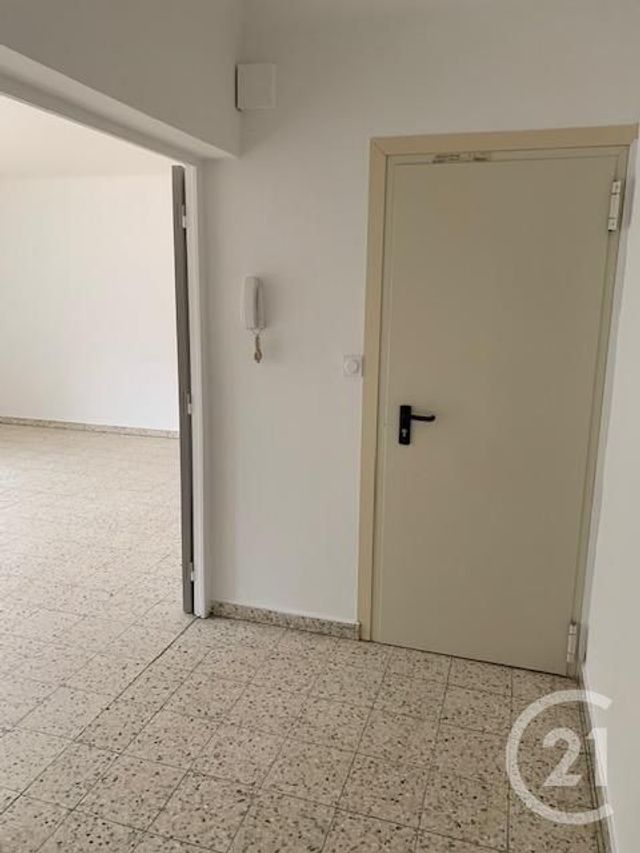 Appartement F5 à louer - 5 pièces - 108.0 m2 - LAROQUE D OLMES - 09 - MIDI-PYRENEES - Century 21 Immo Sud